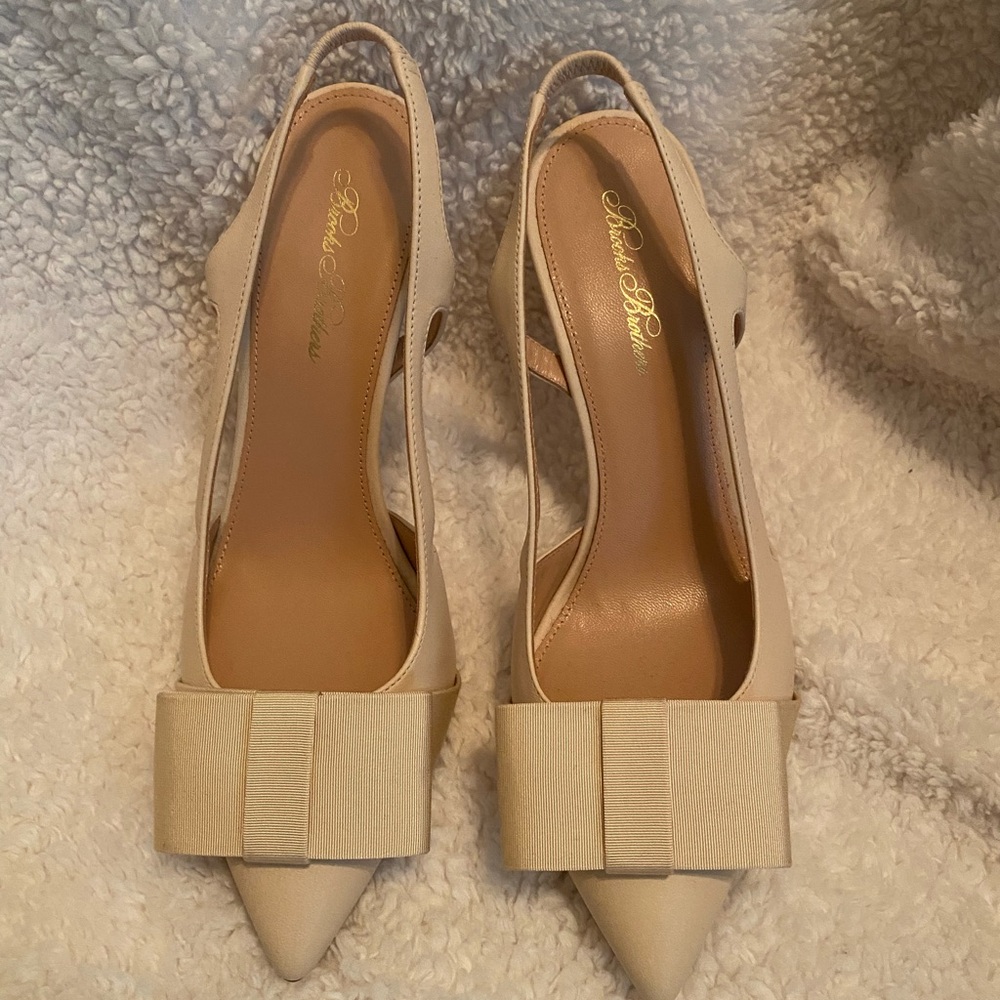 Brooks Brothers Cream Heels with Bow Detail
